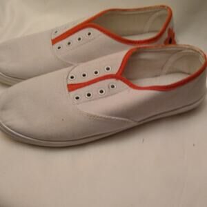 Bobbie Brooks laceless sneakers with flower on back. Size 9